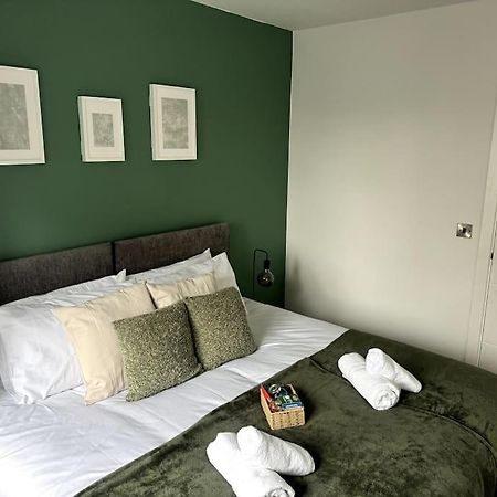 ברמינגהאם Luxury Oaks Suite, Free Private Parking, 2 Bed 2 Bathroom Apartment, Central Solihull מראה חיצוני תמונה