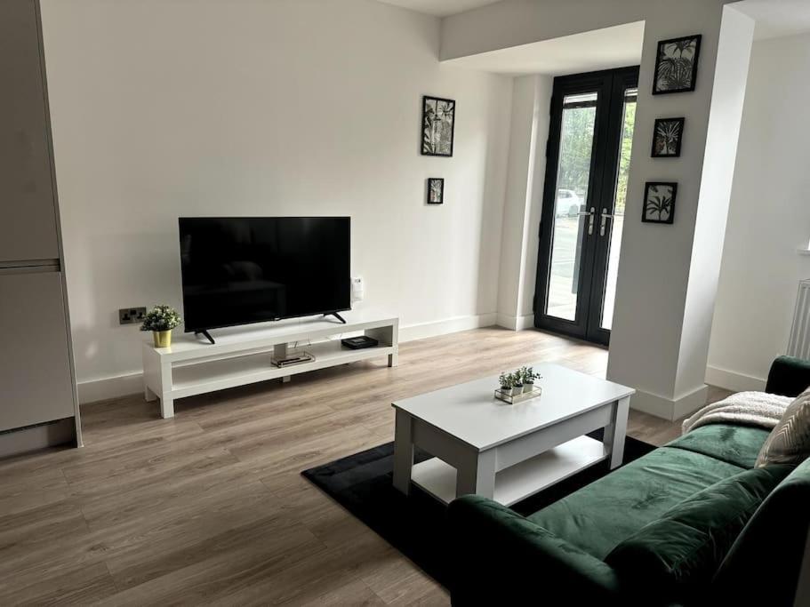 ברמינגהאם Luxury Oaks Suite, Free Private Parking, 2 Bed 2 Bathroom Apartment, Central Solihull מראה חיצוני תמונה
