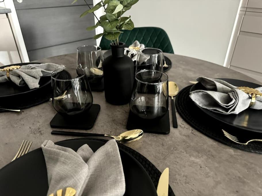 ברמינגהאם Luxury Oaks Suite, Free Private Parking, 2 Bed 2 Bathroom Apartment, Central Solihull מראה חיצוני תמונה
