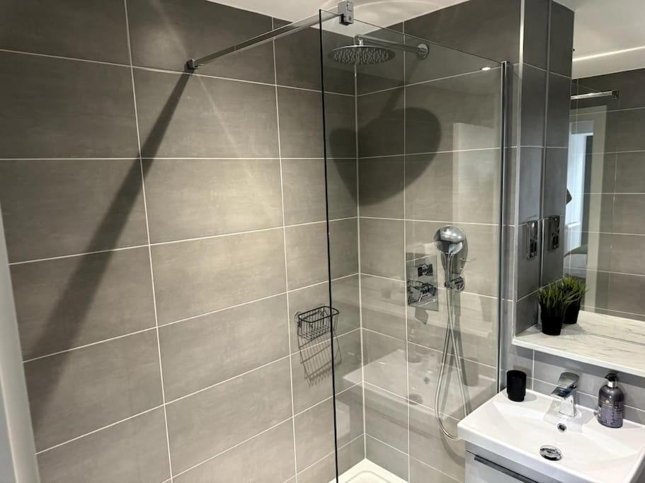 ברמינגהאם Luxury Oaks Suite, Free Private Parking, 2 Bed 2 Bathroom Apartment, Central Solihull מראה חיצוני תמונה