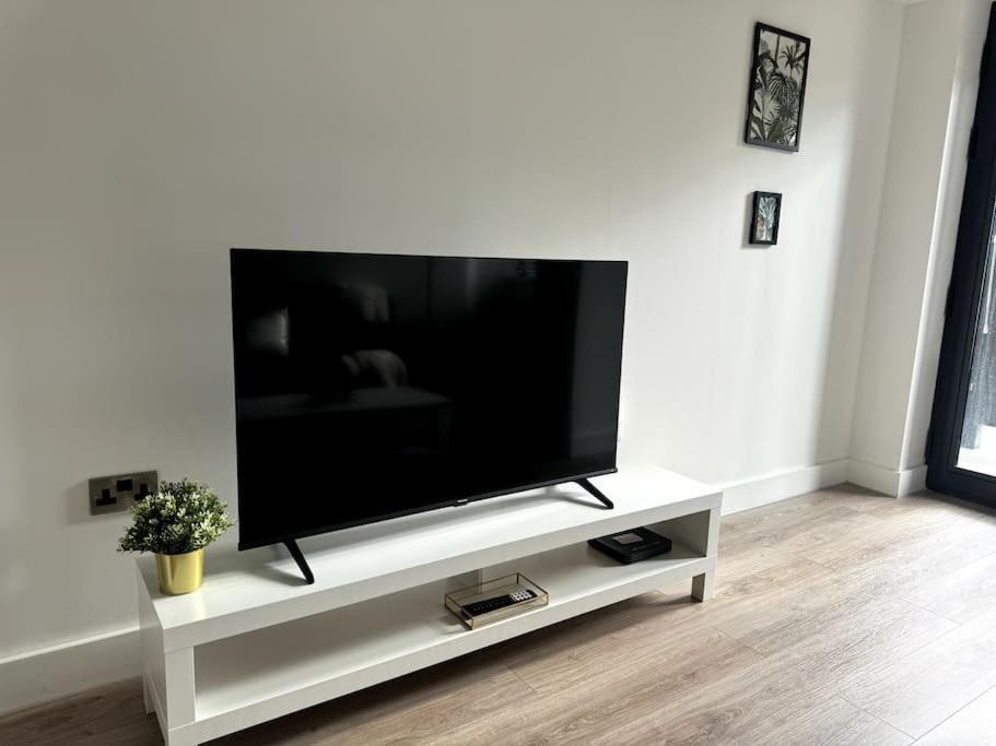 ברמינגהאם Luxury Oaks Suite, Free Private Parking, 2 Bed 2 Bathroom Apartment, Central Solihull מראה חיצוני תמונה