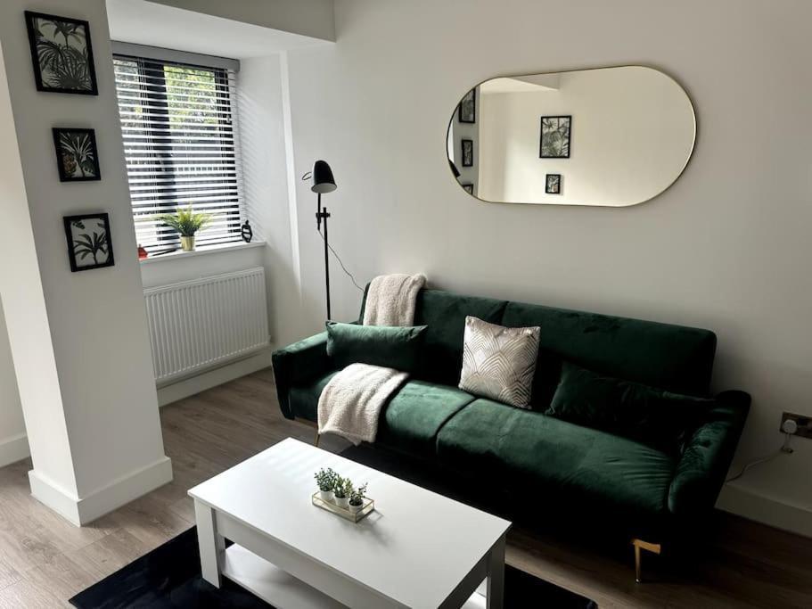 ברמינגהאם Luxury Oaks Suite, Free Private Parking, 2 Bed 2 Bathroom Apartment, Central Solihull מראה חיצוני תמונה