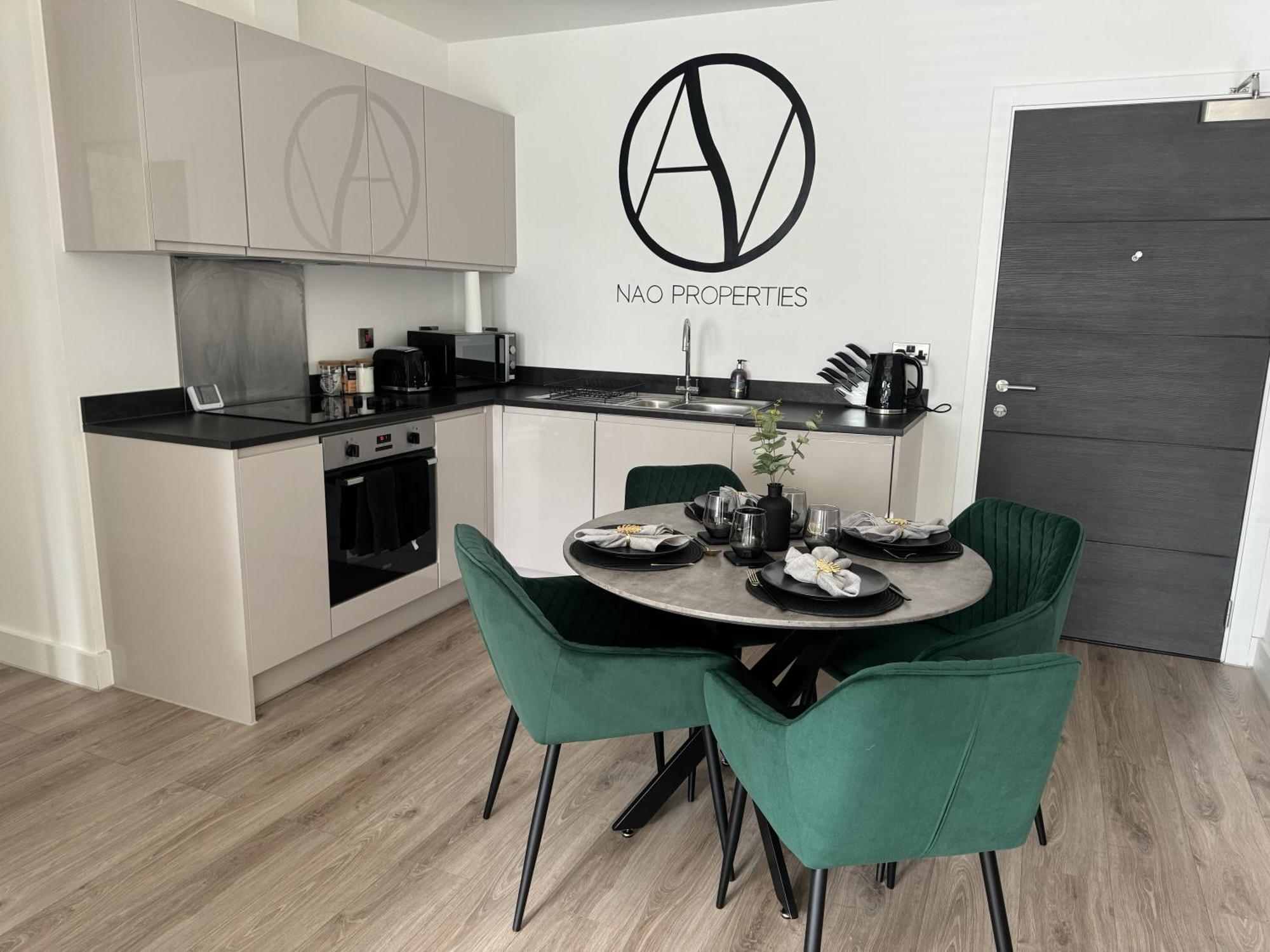 ברמינגהאם Luxury Oaks Suite, Free Private Parking, 2 Bed 2 Bathroom Apartment, Central Solihull מראה חיצוני תמונה